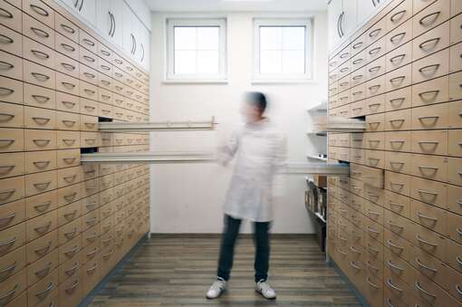 Apotheke-Wallersee-DSCF5506a.jpg Apotheke-Wallersee-DSCF5506a.jpg